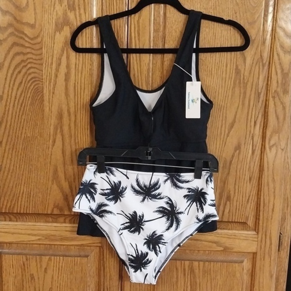Beachsissi NWT Sz Small Tankini Swimsuit Black White Palm Print‎ Tummy Control